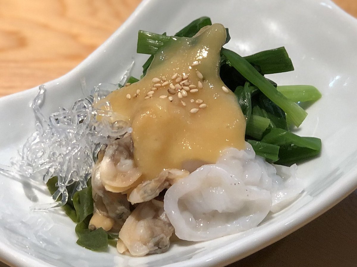 魚ばる 澤 本八幡 お刺身としては珍しいメヒカリ 唐揚げや天ぷらで出される事が多いのですが 鮮度がいいとお刺身で召し上がれます とても甘みがあるお魚です 生姜醤油がお勧め それと アサリとタコのわけぎ葱ぬた なんだこの大人が好みそうな