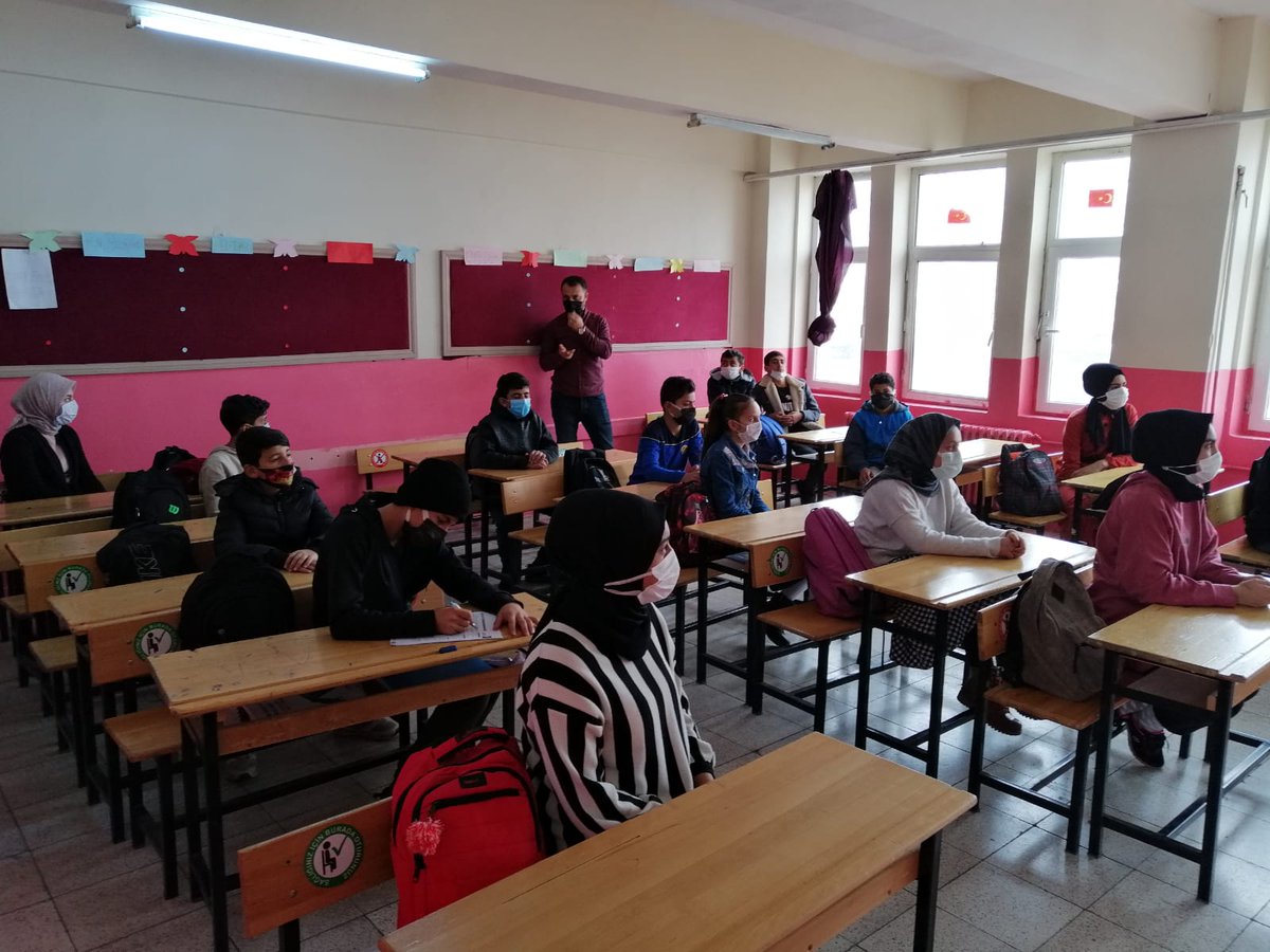 BingolRam's tweet photo. #Evderehberimyanımda projesi kapsamında kurumumuz öğretmenleri tarafından Ilıcalar Ş. M. Sancar YİBO öğrencilerine #MOTİVASYON konulu seminer verildi. @bingolmem @RahmiGuney @yusuf_tokus @arge_mem @Ademalp12 https://t.co/xIKcccdISs