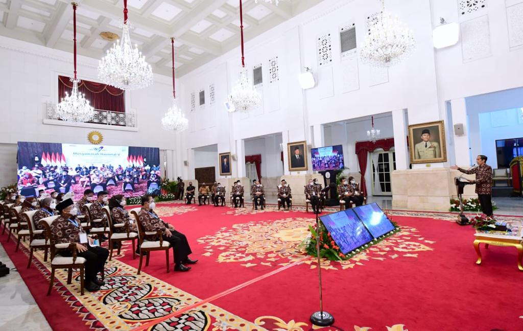 Di masa pandemi ini, belanja pemerintah menjadi salah satu katalis bergeraknya perekonomian. 

Karena itulah, proyek-proyek pemerintah pusat dan daerah harus menggunakan produk-produk lokal.