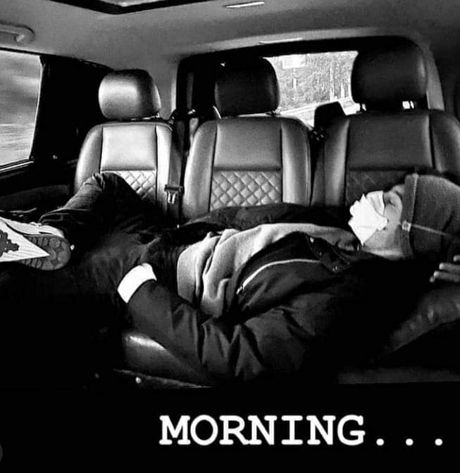 SenEspana's tweet photo. Buenos días!!!!  Grupo!!
Sigo durmiendo un ratito me dejan😃😴😴🌙🌙
#SerkanBolat
#SenCalKapimi https://t.co/ymfhH6YLIw