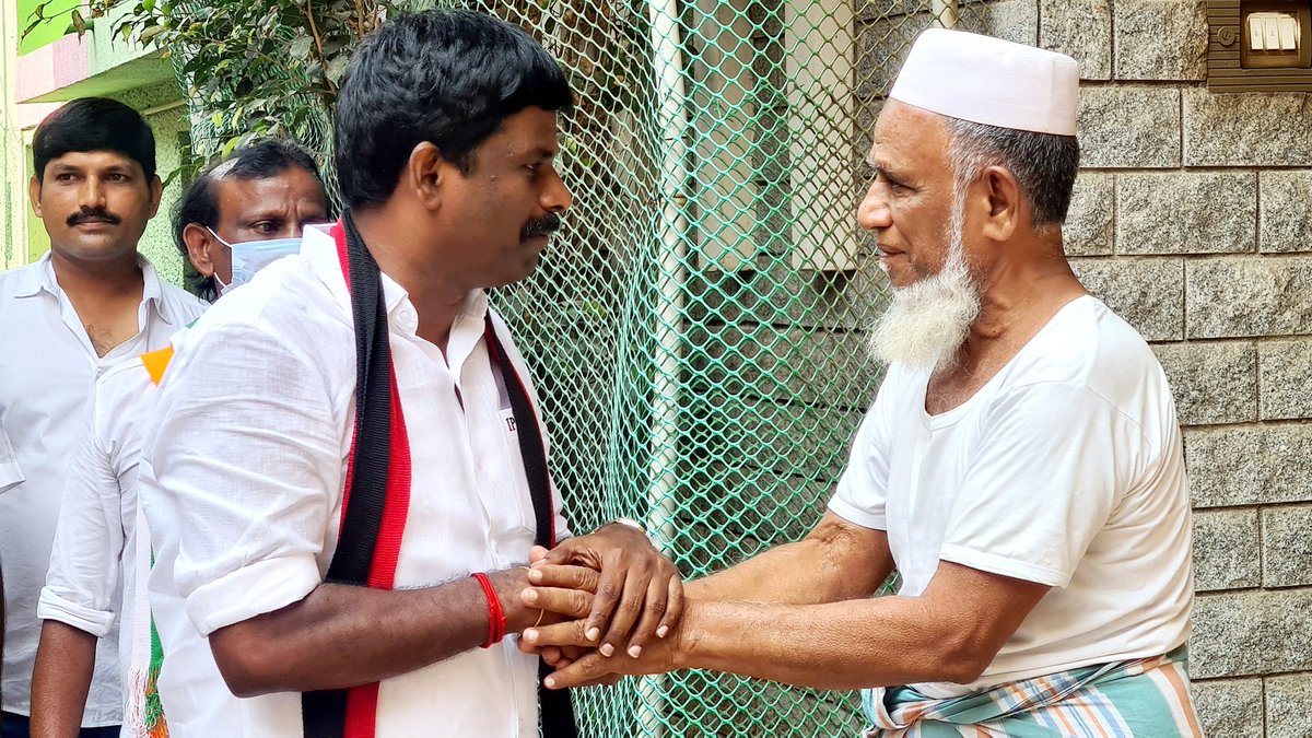 iparanthamen's tweet photo. "எங்கள் வாக்கு உதயசூரியனுக்கு தான்"
வாக்கு சேகரிக்க சென்ற இடத்தில் எல்லாம் நல்ல வரவேற்பு..
மகிழ்ச்சி...உங்களில் ஒருவனாகிய நான் எழும்பூர் தொகுதியில் வாக்கு சேகரித்த பொழுது
#DMK4TN
#Paranthamen4Egmore #EgmoreMLA #IPDMK
- Paranthamen Indiran https://t.co/Q9DDGya2ID