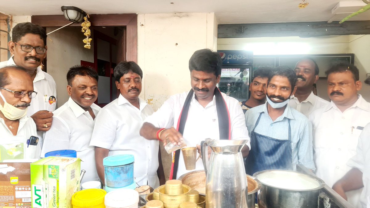 iparanthamen's tweet photo. "எங்கள் வாக்கு உதயசூரியனுக்கு தான்"
வாக்கு சேகரிக்க சென்ற இடத்தில் எல்லாம் நல்ல வரவேற்பு..
மகிழ்ச்சி...உங்களில் ஒருவனாகிய நான் எழும்பூர் தொகுதியில் வாக்கு சேகரித்த பொழுது
#DMK4TN
#Paranthamen4Egmore #EgmoreMLA #IPDMK
- Paranthamen Indiran https://t.co/Q9DDGya2ID
