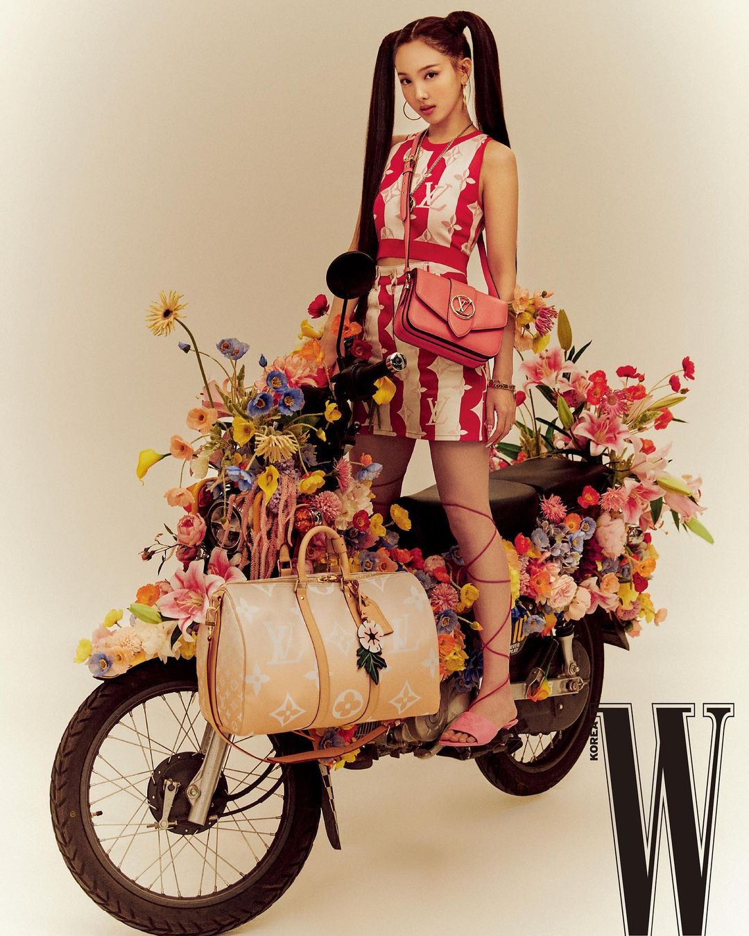 Louis Vuitton on X: A beacon of sunshine. As captured in @WKorea,  @JYPETWICE K-Pop singer #Nayeon wears a dress from #LouisVuitton's Summer  2021 Collection by @TWNGhesquiere. #LVEditorials  /  X