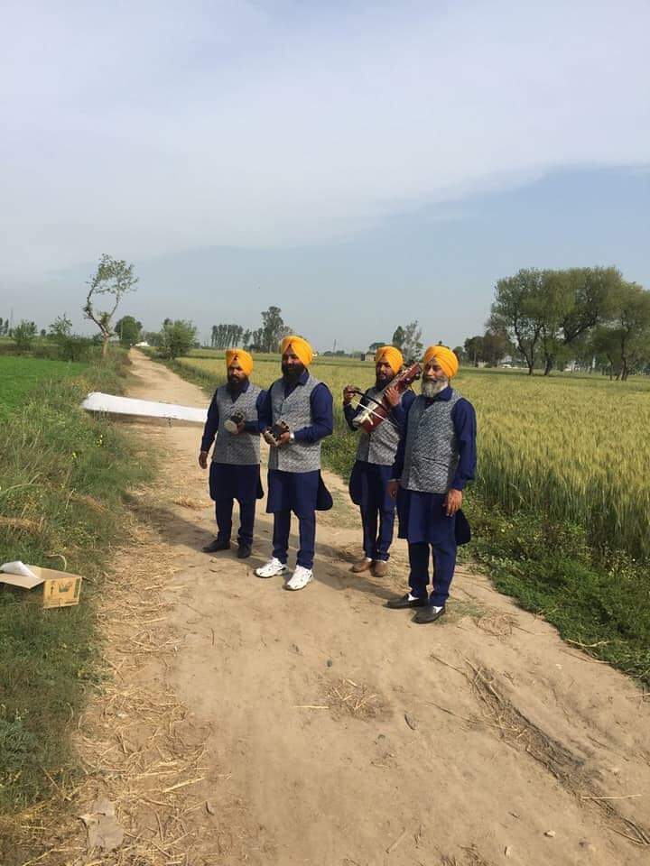 SharniWorldWide's tweet photo. A memory 3 years ago at rhe videoshoot for Desh Vaaste Soormeh with @rahhpal @kakamohanwalia
@DharamSeva video by Harry Singh/Preet Singh #TimeProductions
Check the track out here👑 https://t.co/GoetVDnJbV https://t.co/hg4fXoVBhs