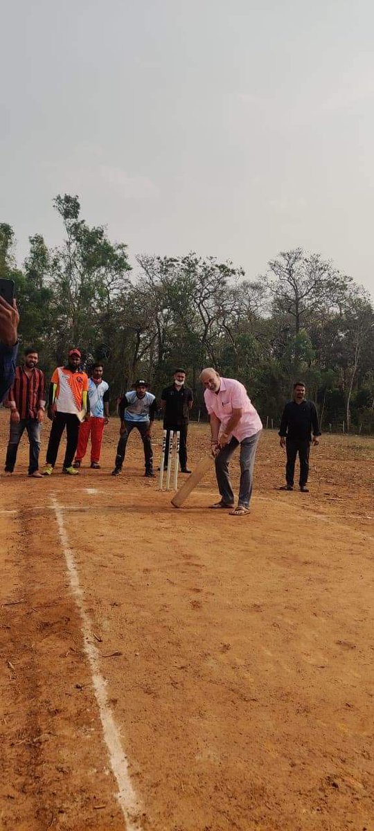 ShivaramHebbar's tweet photo. ಇಂದು ಮುಂಡಗೋಡ ತಾಲೂಕಿನ ಮಳಗಿಯಲ್ಲಿ ಸ್ಥಳೀಯ ಯುವಕ ಮಂಡಳಿಯವರು ಆಯೋಜಿಸಿದ್ದ " ಕ್ರಿಕೆಟ್ ಪಂದ್ಯಾವಳಿ " ಯನ್ನು ದೀಪ ಬೆಳಗಿಸುವುದರ ಮೂಲಕವಾಗಿ ಉದ್ಘಾಟಿಸಿ, ಕ್ರೀಡಾಪಟುಗಳನ್ನು ಉದ್ದೇಶಿಸಿ ಮಾತನಾಡಲಾಯಿತು.
#ಮುಂಡಗೋಡ | #Mudgod | #Malagi | #ಮಳಗಿ | #CricketTournament https://t.co/dKEeadUKqq