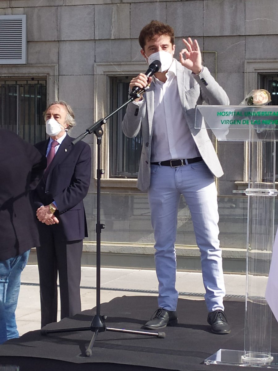 orquestagranada's tweet photo. Miembros del #CoroOCG y el #JovenCoroOCG han participado esta mañana en el homenaje a los sanitarios que se ha llevado a cabo en el @hospital_hvn. Desde la OCG nos unimos al reconocimiento a este sector cuya labor ha sido fundamental en el último año. https://t.co/Wkup1tLzgX