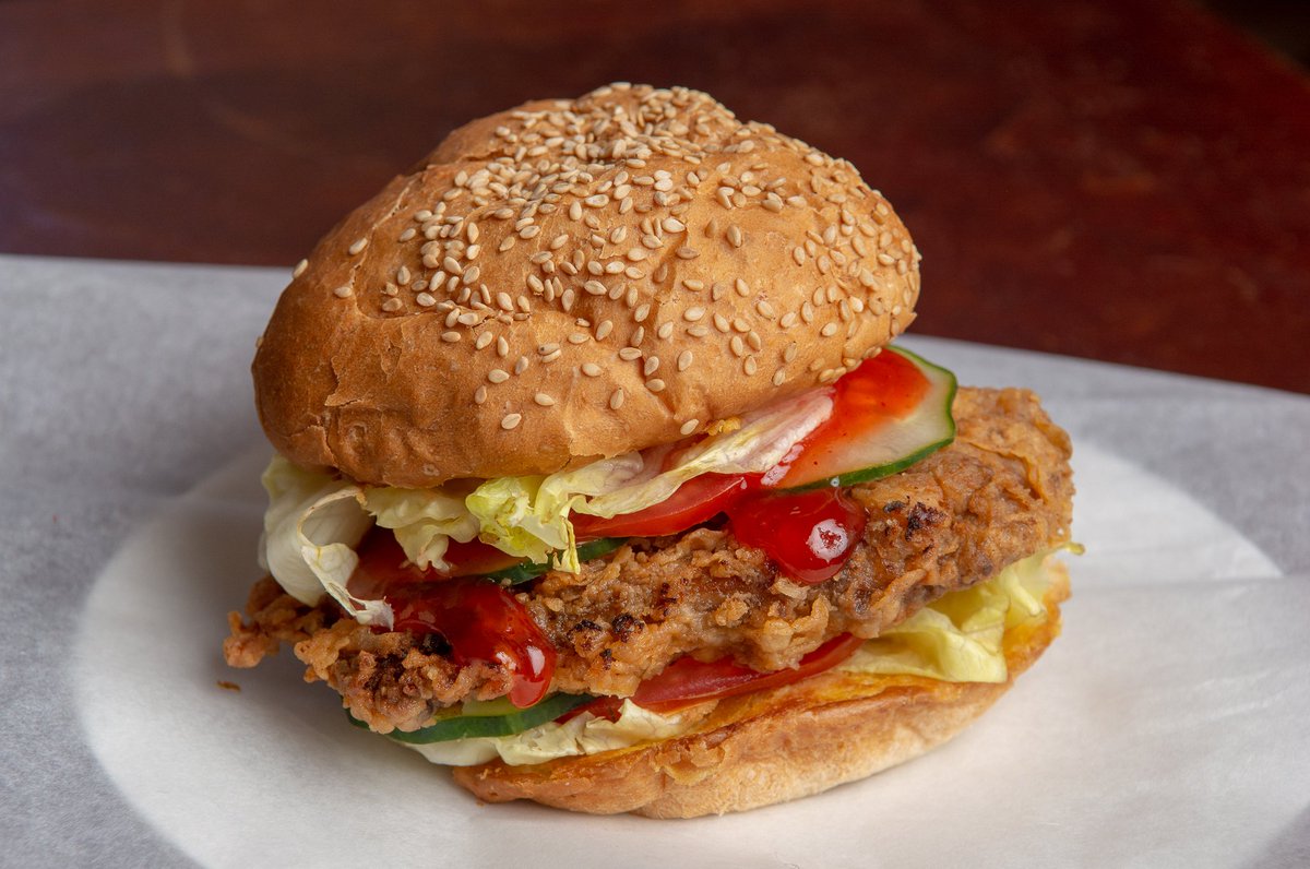 LymasonWheels's tweet photo. So Tasty 😋

Grab your Chicken Zinger Burgers at 250/- only. 

We deliver only within Nairobi ✨
#lymasonwheels https://t.co/y4ImPviWDM