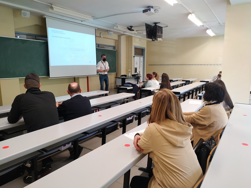 gie_eibar's tweet photo. Ongi etorri #ikasle berriak gaur eta bihar izango diren ate irekien jardunaldietara!
#energiaberriztagarriak #ingeniaritza #gradua
¡Damos la bienvenida al futuro #alumnado a las jornadas de puertas abiertas que tendrán lugar hoy y mañana!
#energíasrenovables #ingeniería #grado https://t.co/rxuCDFsHtd