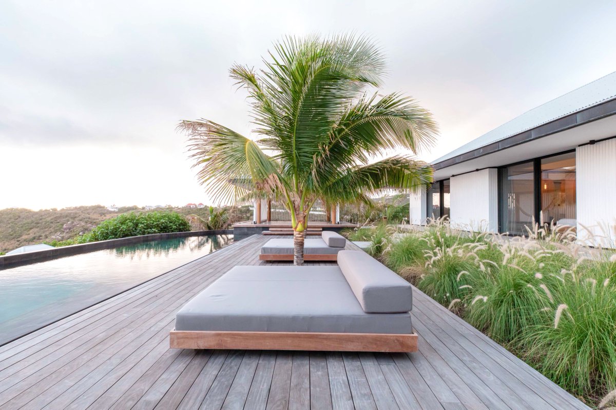 BucketListVilla's tweet photo. [Villa UltraLuxe]
►Villa VALENTINA
►4 bedrooms | 16 guests
►Pointe Milou | #stbarth
Booking ►https://t.co/63QXXV4rtX

@bucketlist_sbh @stbarthtourism #luxuryrealestate #Villa #bucketlistvilla #bucketliststbarth #villarental #luxuryvilla @LavergneEugenie #frenchriviera https://t.co/yHEmVyqYOo