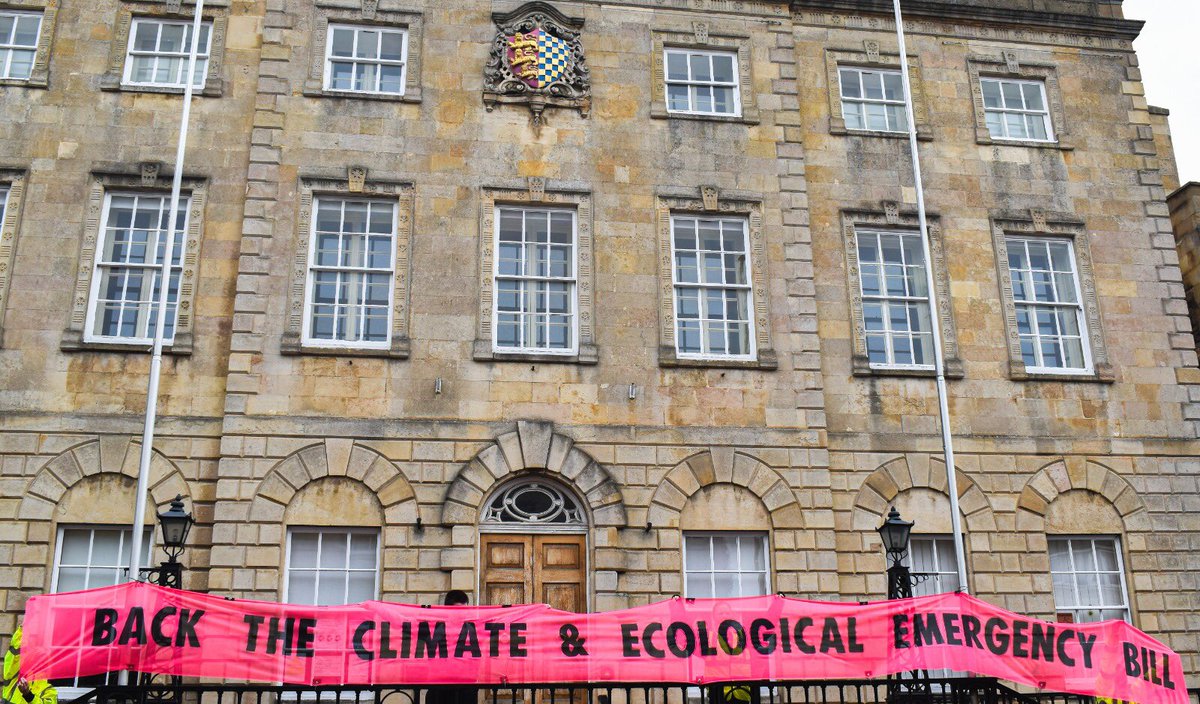 Our banner drop today for a UK-wide day of action in support of #CEEbill - drafted by climate scientists + ecologists to address the #ClimateEmergency. Backed by over 100 MPs but not yet debated in parliament. <a href="/paulbristow79/">Paul Bristow</a> &amp; @garethdavies_mp, please back the @CEEbill_NOW 💚