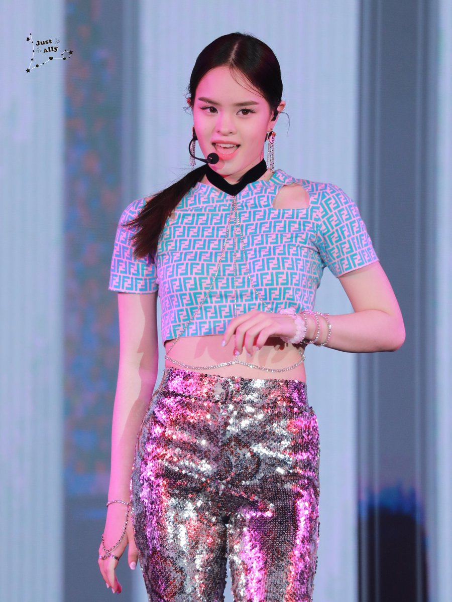 justally_1's tweet photo. 210325  AR3NA DEBUT SHOWCASE 
Special Guest : ALLY
#แอลลี่ 
#ALLY 
#allynitibhon 
#ALLYsONLY https://t.co/Cv7j5DinB9