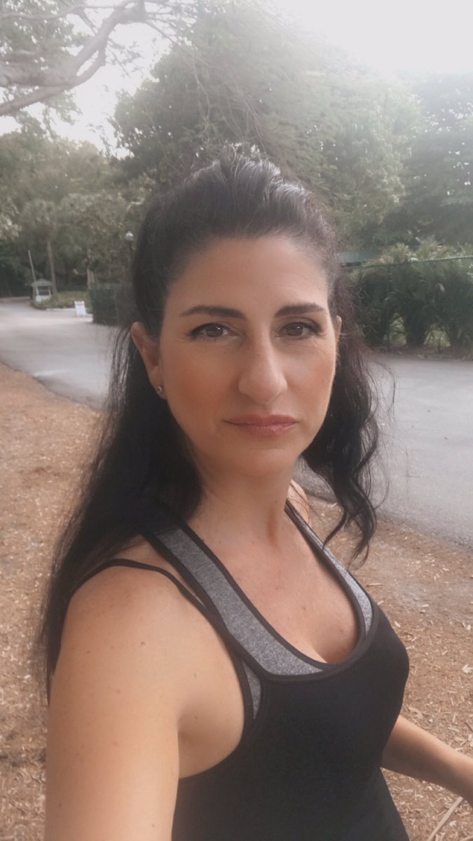 kiki33156's tweet photo. #DontLookYourAgeChallenge 50 years old &amp; going strong! Feeling Blessed 🥰 https://t.co/wJTeSTqPuv
