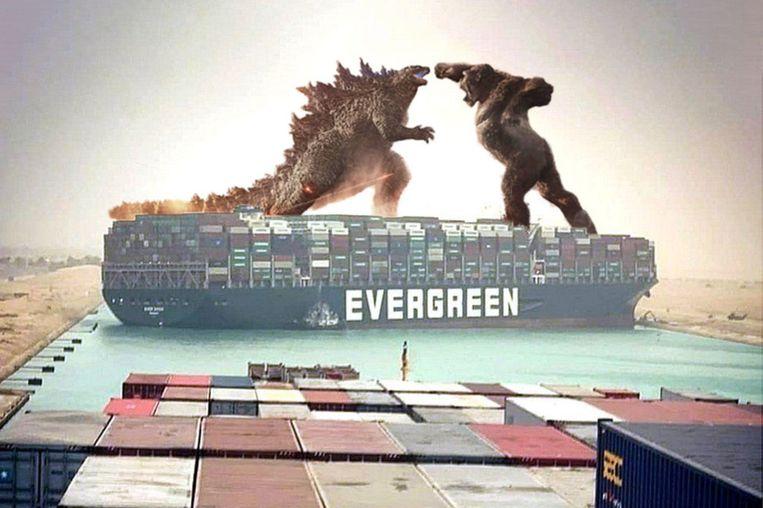 Humo's tweet photo. Vastgelopen containerschip in Suezkanaal zorgt voor dolle pret op het internet #mopjes! https://t.co/bbUkVvYHxk https://t.co/mqXGbWV9g9
