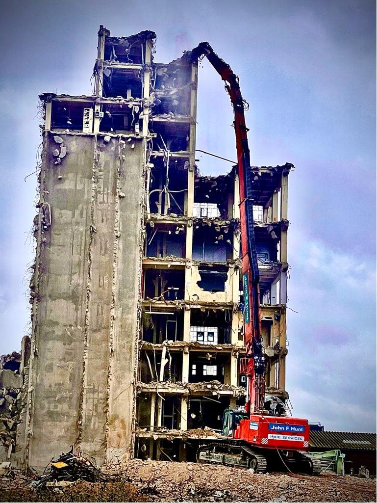 JohnFHunt_Group's tweet photo. See the John F Hunt Plant Hire high reach Hitachi Zaxis ZX870 excavator in action on site in Southall…what a monster! With a reach of 42m, this powerful workhorse has full demolition cab guard, falling object protection and triple glazed windscreens. Call today on 01708 851181. https://t.co/KDQSIhqO4L
