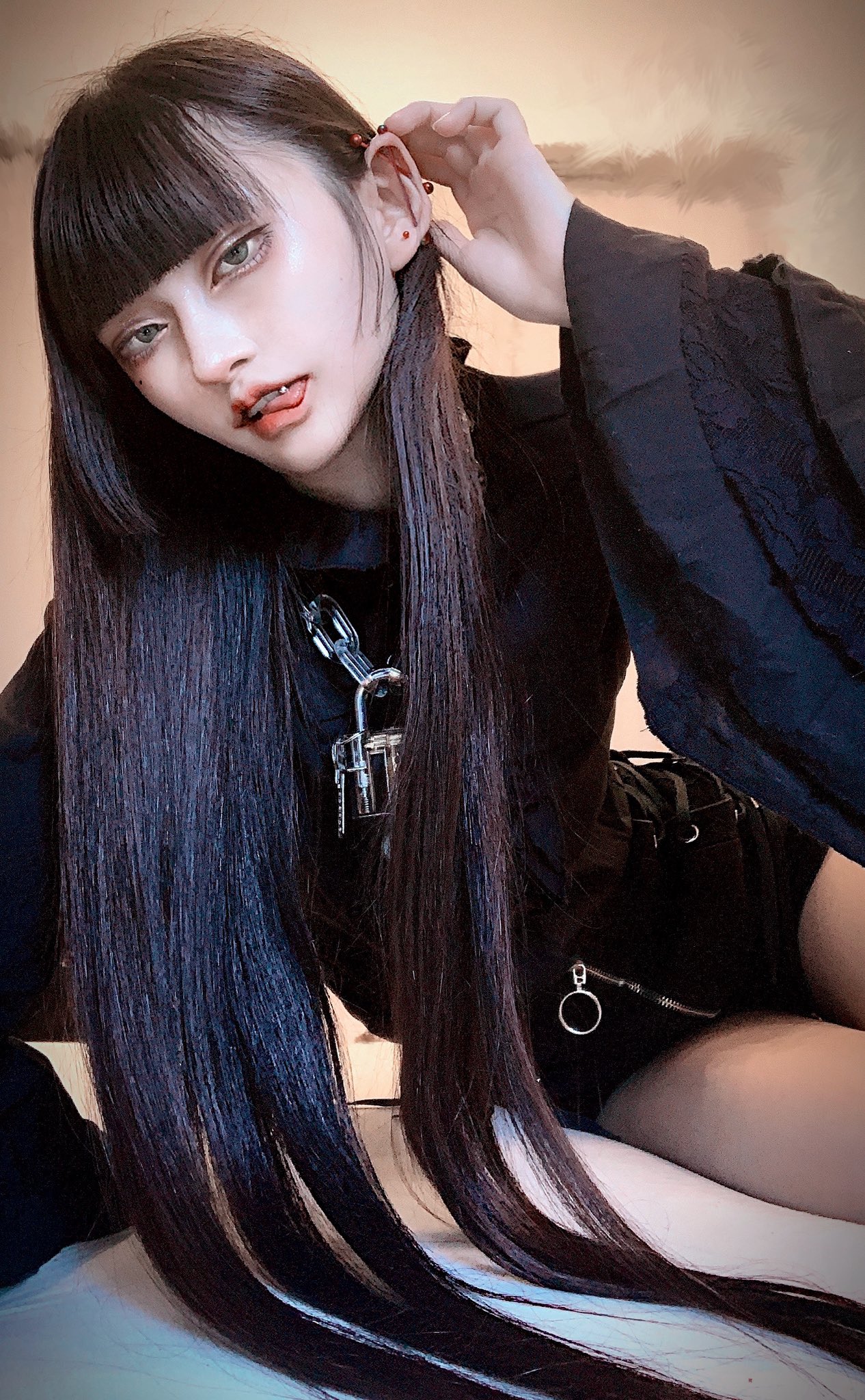 高嶺ヒナ 1stフォトブック発売 つよつよ黒髪スーパーロング 1m T Co Ntvu6lisyt Twitter