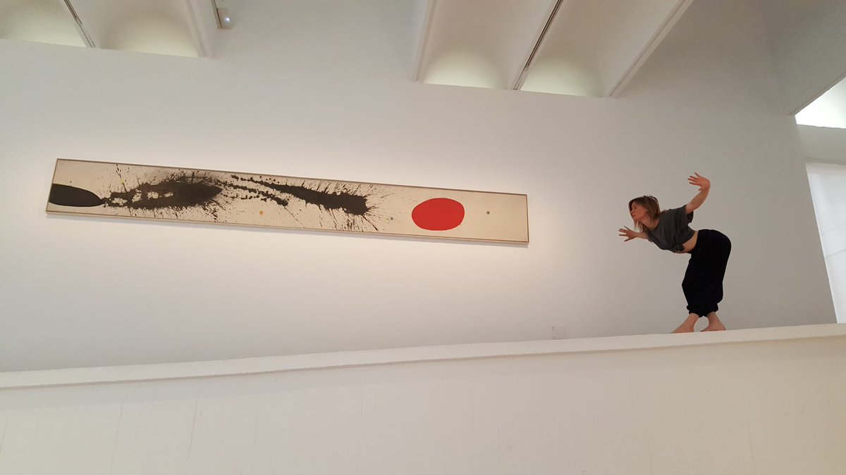 mercatflors's tweet photo. #DANCINGMUSEUMS Aquesta setmana, @quimbigas i les 8 artistes convidades han enregistrat un vídeo habitant soles els espais buits del museu utilitzant diverses estratègies de composició instantània. Aquest treball videogràfic s’inclourà en la col·lecció d’obres de la @fundaciomiro https://t.co/w9sya8HRZ1