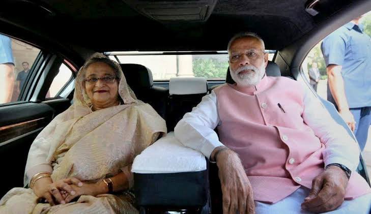 Shakshising's tweet photo. #आज_भारत_बंद_है

शेख हसीना                                    फेक हसीना https://t.co/MrSg0kPccH