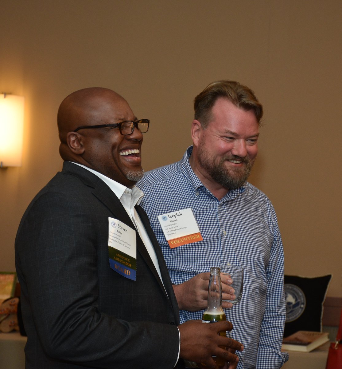 PDIPOA's tweet image. Each new #PDIPOA member is paired with a “member buddy” as a first point of contact, and members/buddies often meet in person at the annual International Education #protocolforum! 📸: @GradImages