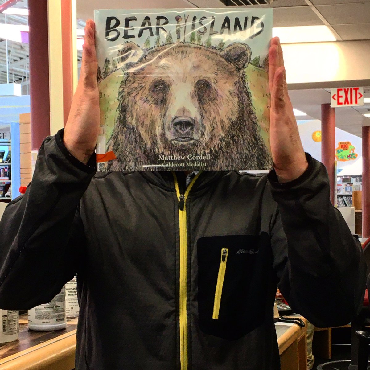 mclsnj's tweet photo. It is #bookfacefriday time! This week we’ve selected “Bear Island” by #MatthewCordell. Find this new #picturebook about love, loss and healing in our collection. 

#kidsbooks #newbooks #njlibraries #bookface #bookfacemagazine #bearisland #lovetoread https://t.co/8tqxvh30Ss