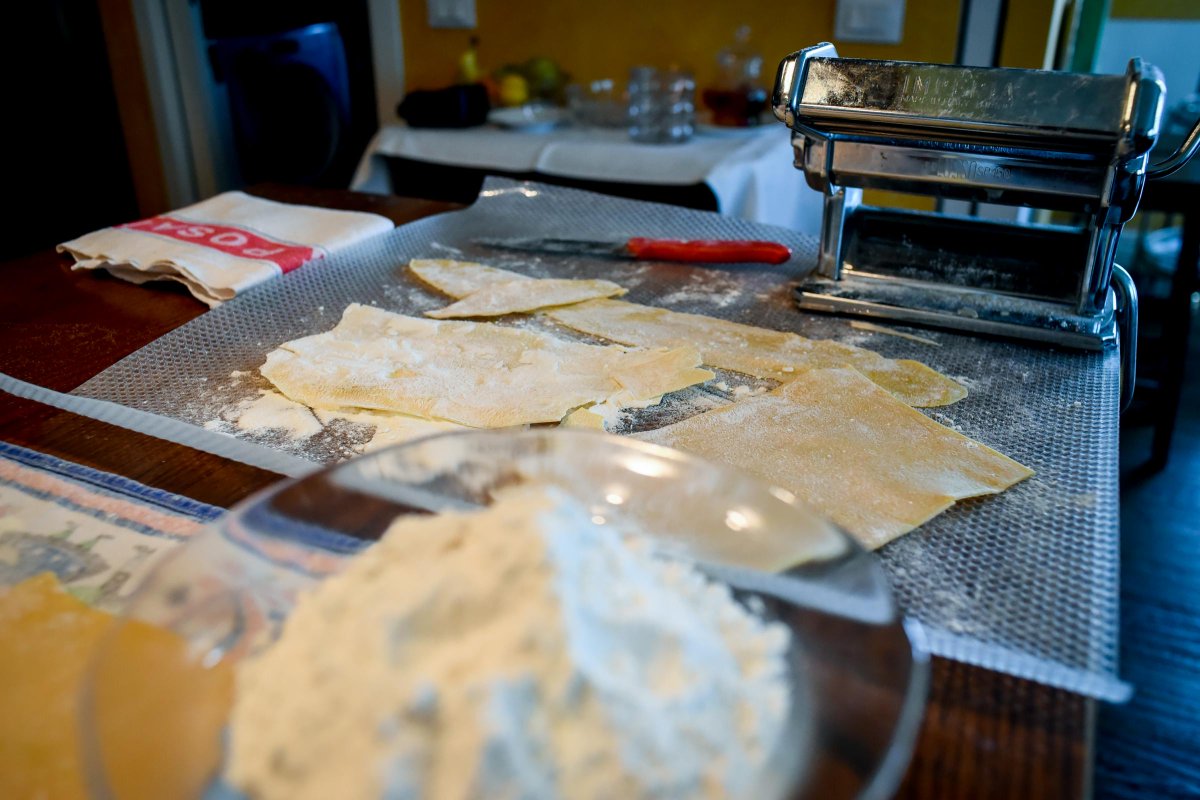 Radio1Rai's tweet photo. #MaryPopLive 9.35 @mt_lamberti e Lorenzo Opice: #OrtiInCasa è tendenza. 
#CucinaSlow per prepararsi alla #Pasqua, la #ricetta di chef Sergio Ferrarini. 
#TurismoOnline @UffiziGalleries #Firenze, in #DAD. #SNPO @LILTnazionale. #Viaggi @umbertobroccoli e #RadiodiBordo. https://t.co/e9WtFlnAXk