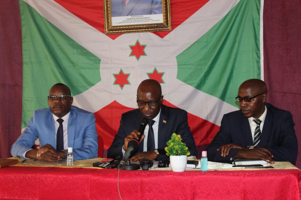 IrYvan_Manager's tweet photo. Traces de ma participation dans la réunion au niveau nationale de toutes les associations (#ASBLs) ouevrant sur le territoire #Burundi-aise à l'hôtel #Green_Park à @MuramvyaProv sous le thème: "Le rôle des #ASBLs dans le développement communautaire" @nkurunzizaherm2 @bichoulove72 https://t.co/HnMQlsIyQg