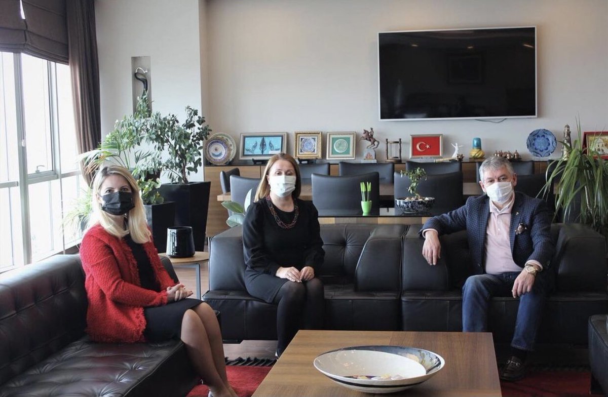 TOBB Yönetim Kurulu Üyesi ve Tekirdağ Ticaret ve Sanayi Odası Başkanı Cengiz Günay’ı Trakya Bölge Koordinatörümüz Sevtap Engin, Kampüs Müdürümüz Eda Keskin Pekçetin ziyaret ettiler. Sayın @TekirdagTso Başkanı Cengiz Günay’a misafirperverliğinden dolayı teşekkür ederiz.