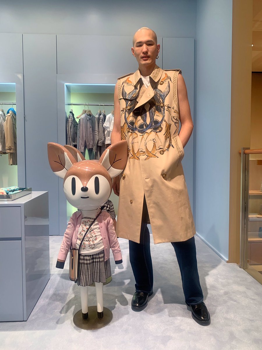 Wwdjapan オープン取材 バーバリー 六本木ヒルズには 同ブランドのショーやキャンペーンに抜擢されている日本人モデル ノゾムも来場 191センチの長身で着こなすノースリーブのトレンチコートが似合っています T Co Tnhwxbfav9 T Wwdjapan オープン取材 バーバリー 六本木ヒルズには 同ブランドのショーやキャンペーンに抜擢されている日本人モデル ノゾムも来場 191センチの長身で着こなすノースリーブのトレンチコートが似合っています T Co Tnhwxbfav9 T
