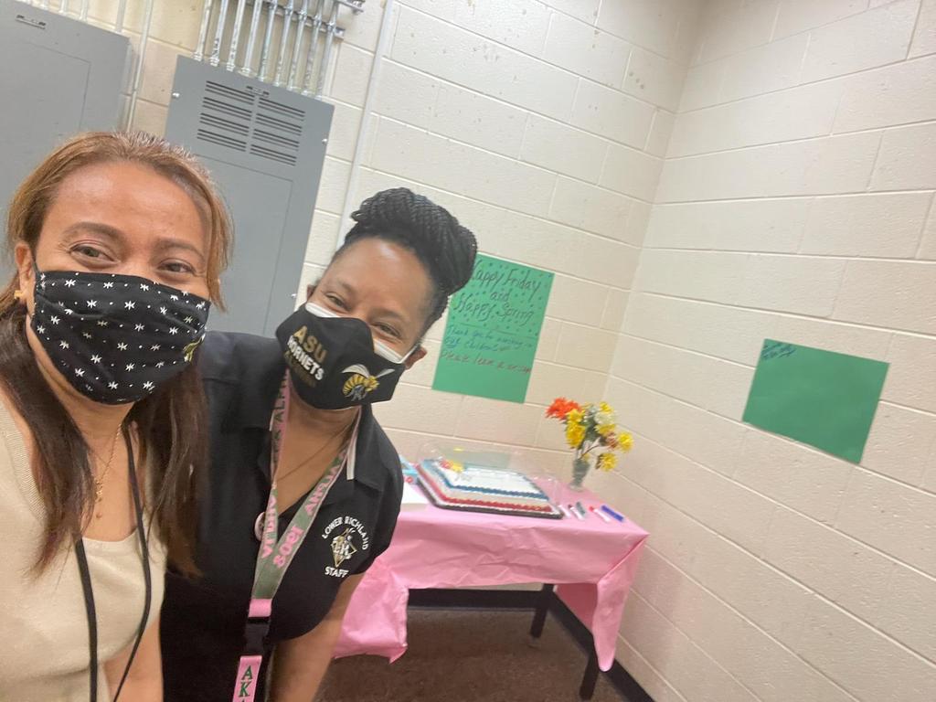 teacherkaru's tweet photo. Positive vibes from positive people.
What's happening in your building? 
Friday + Spring = twice the fun 🎉
#TeamAgham https://t.co/pcK9l3ktBN