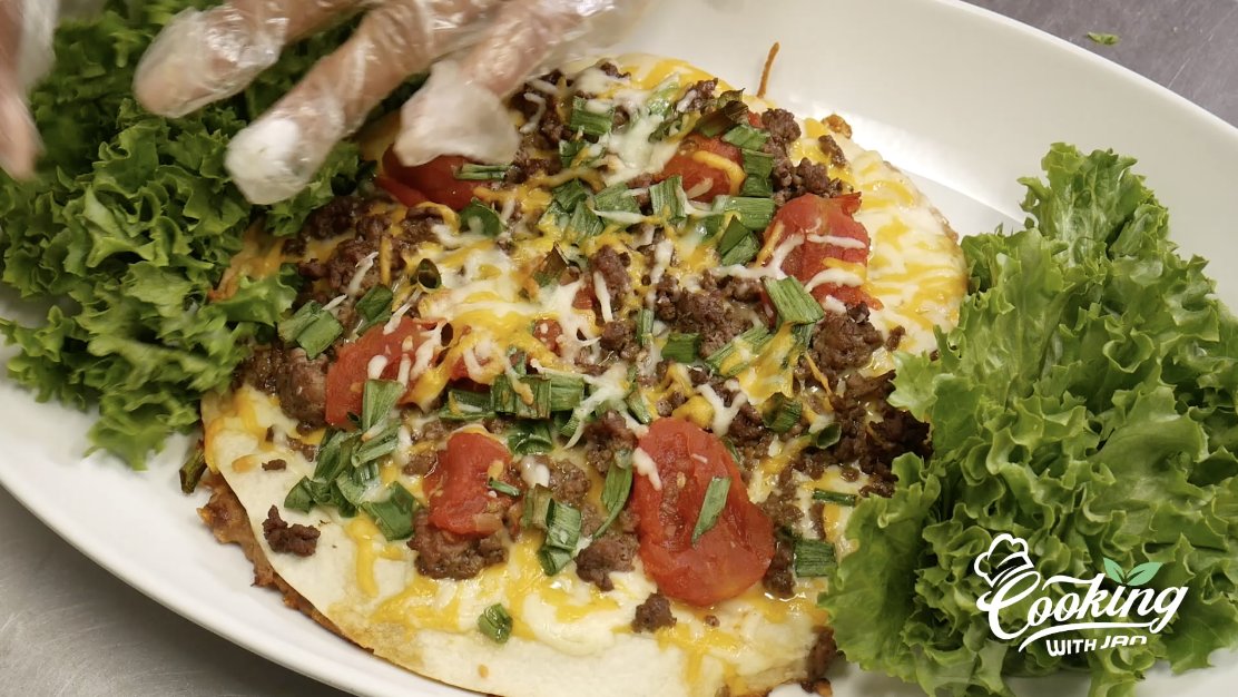 RickeySmiley's tweet photo. Janeisha Payne aka #CookingWithJan makes great food, and here she is showing you how to make #Mexican #Pizza!! https://t.co/HODMLYrkPI https://t.co/cT4TbDZRnf