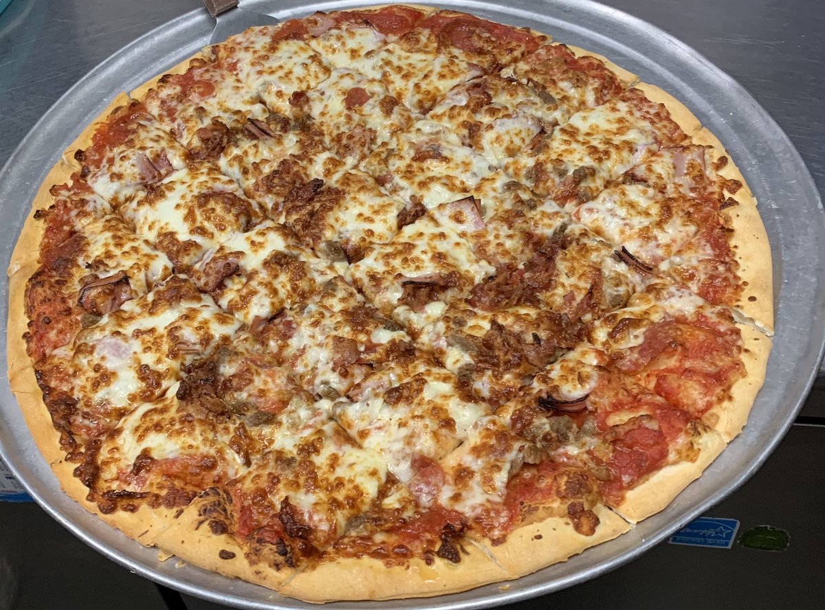HendersonMrBs's tweet photo. It’s #FreePizzaFriday! Hit that RT button for your chance to win a free large one topping from Mister B’s! Must follow to win 🍕🍕 https://t.co/K6lKAYtxjI