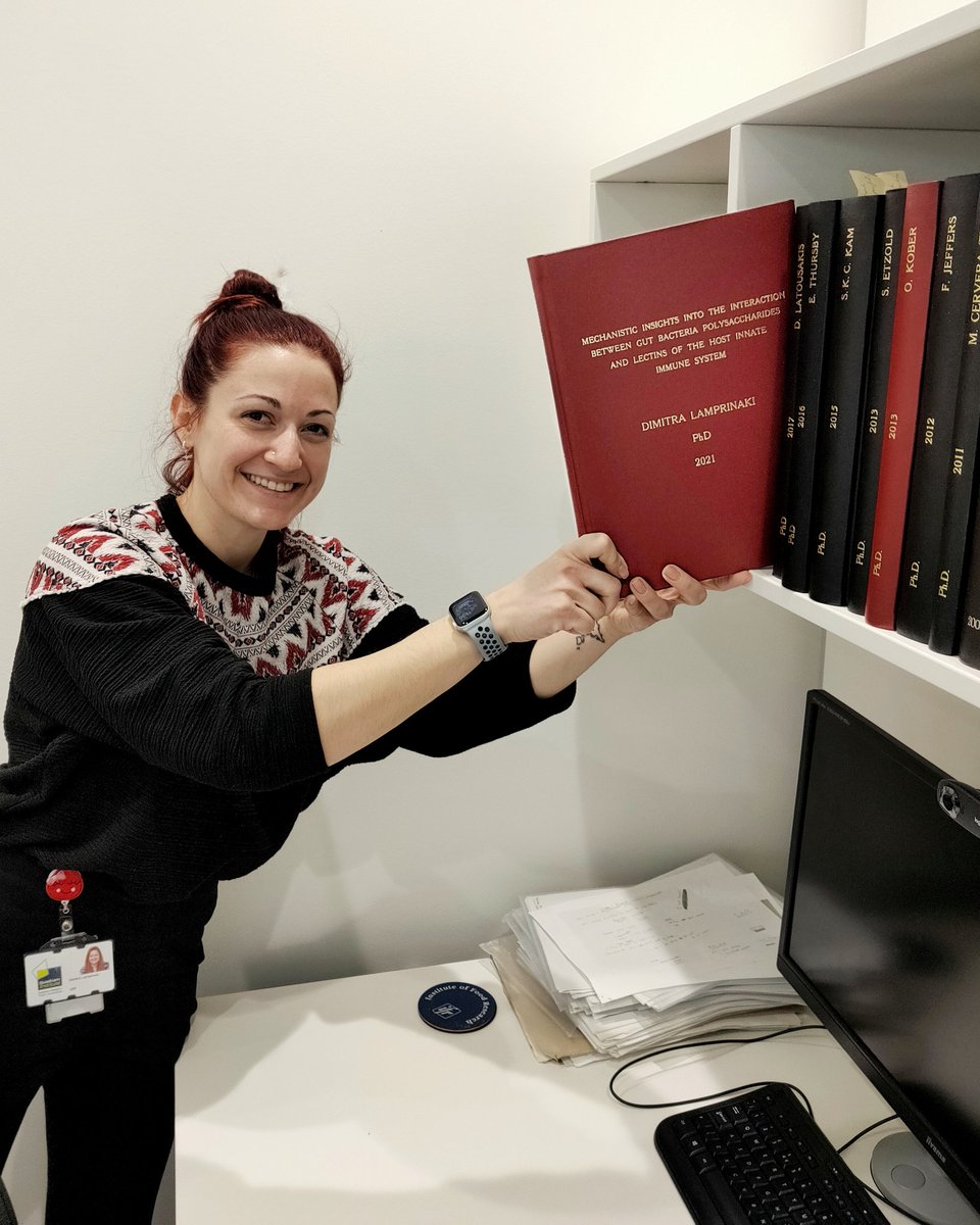 JugeLab's tweet photo. 📕Happy times for our Group! @DLamprinaki proudly holding 4 years of hard work in her hands! 👩‍🔬 https://t.co/tHzZD6jR8A