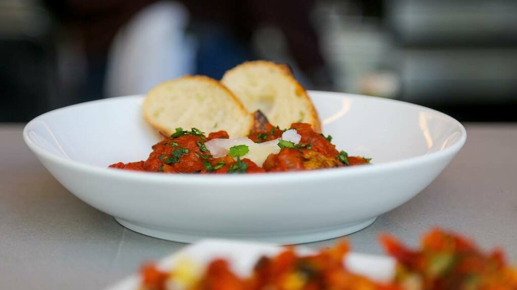 ParisSeaport's tweet photo. Today was made for some delicious duck meatballs with house-made simmered tomato and French baguette to scoop it all up. Glass of wine? Sure! Are you feeling it, too?
.
.
.
#boston #seaport #seaportboston #winter #winterwonderland #patio #outdoorseating #cocktailstogo #foodi… https://t.co/HvZkHpzzwa