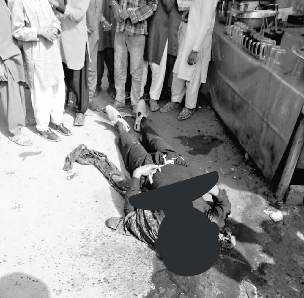 MJibranNasir's tweet photo. A shia muslim #TaqiShah butchered on the streets of #Jhang in broad daylight with an axe by Liaquat alias Bholi reportedly a member of SSP on allegation of Tauheen e Sahaba R.A. Police has arrested the man. Doomed is the nation where likes of #MumtazQadri will be heroized. https://t.co/1HfnqG5XKM