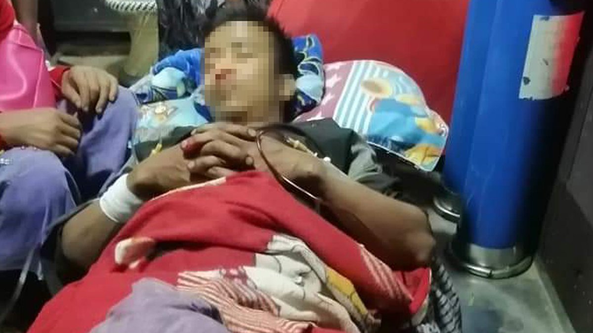 PaingPhyoeThu9's tweet photo. The Junta's Terrorist Group raided #Tamu, #Sagaing using live ammunition today. Locals said 2 deaths and seven were injured.
#WhatsHappeningInMyanmar
#Mar26Coup https://t.co/EeewIaq6SU