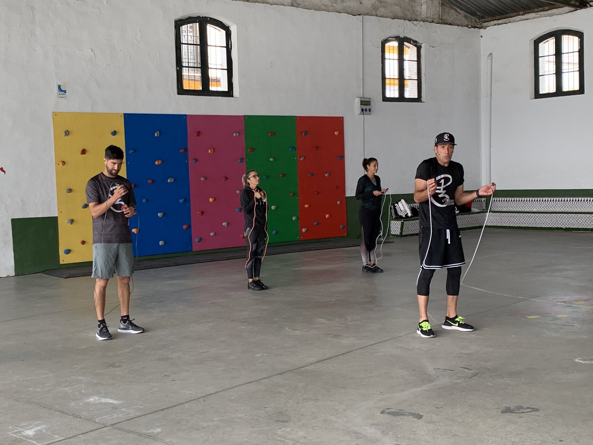coleAl_Andalus's tweet photo. Desde el programa #Impulsa hoy hemos tenido el placer de contar con @13_Pinto y su equipo que nos ha mostrado su método de comba @p13fit y una gran enseñanza:
“No competimos, sino compartimos”
#educación #comba #P13fit #edufis https://t.co/Qc8XzDYRzq