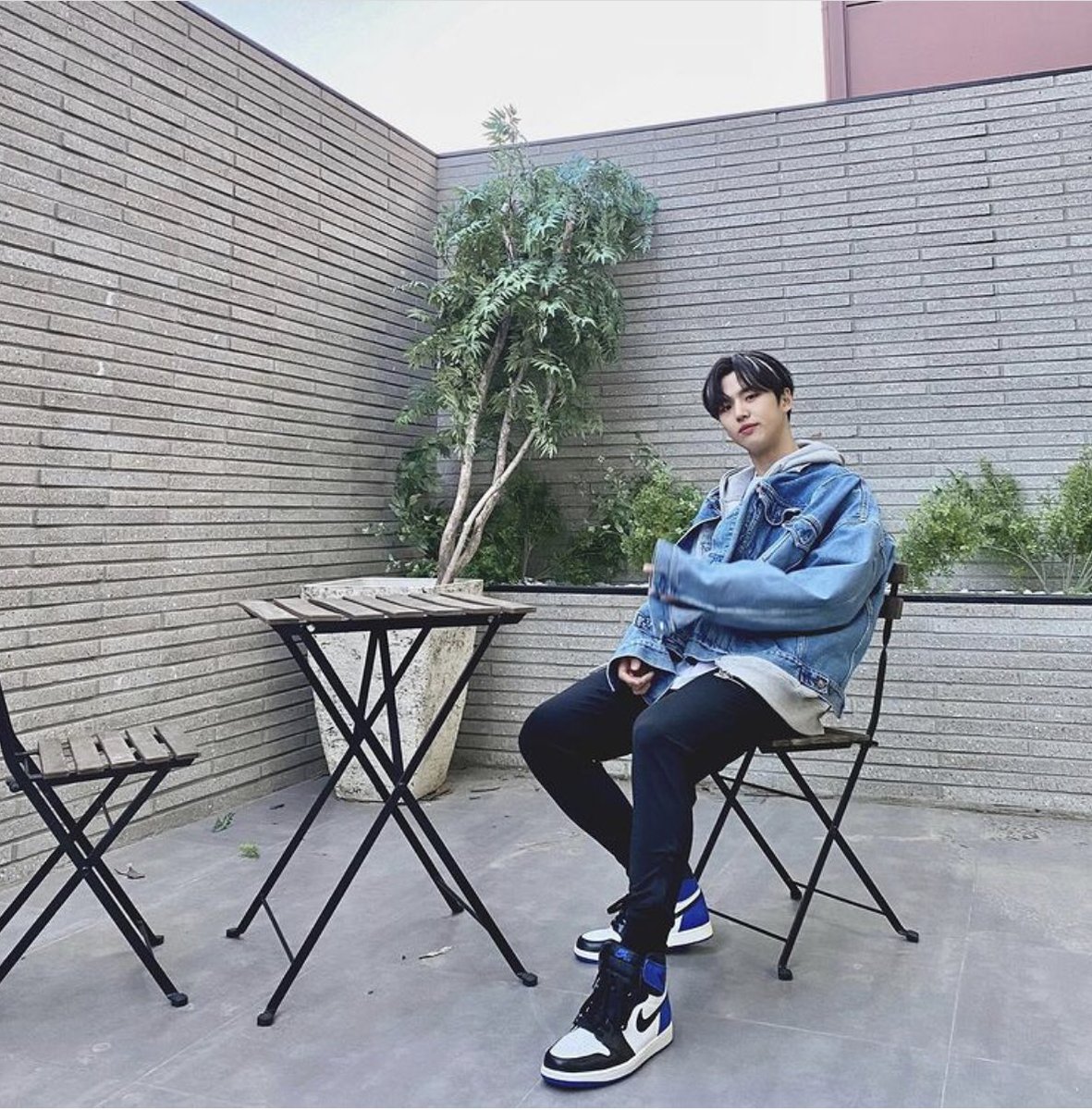 hoxiing's tweet photo. look at how handsome he is https://t.co/VFAiOPJJqH