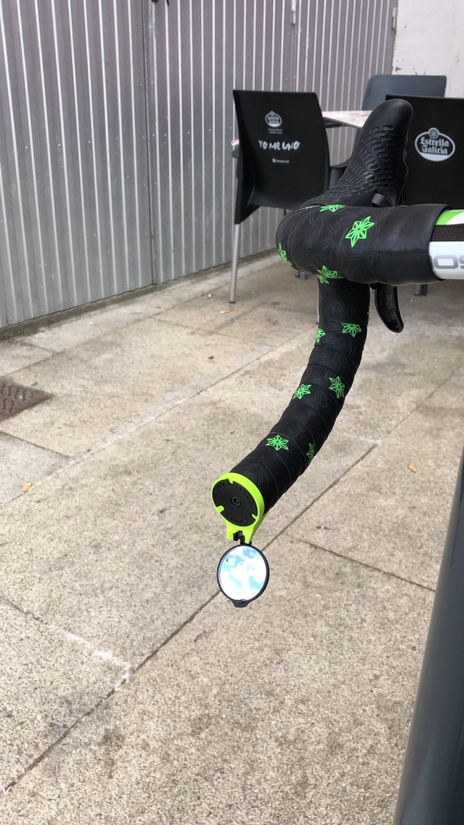 <a href="/antoalix/">Antonio Alix</a> por fin!!!!
Buen invento desde luego. 
Este modelo es de <a href="/TheBeam_EU/">THE BEAM</a> 
#Ciclismo #SeguridadVial 
Por cierto <a href="/DGTes/">Dir. Gral. Tráfico</a> ayuda que los coches vengan con luces puestas.