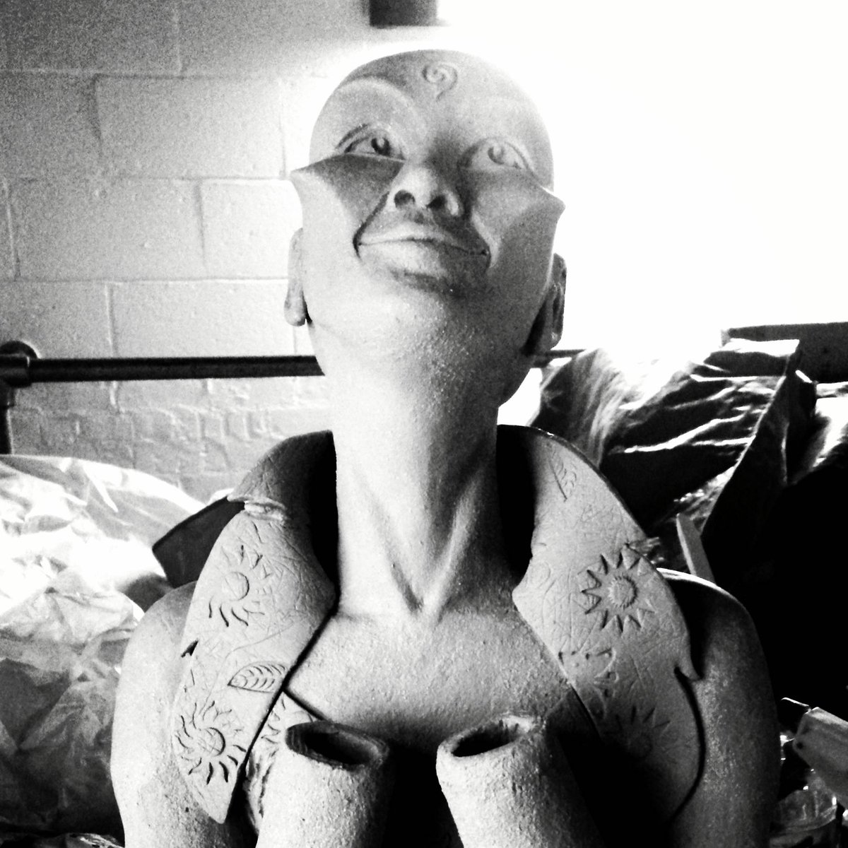 LeoDevilleArt's tweet photo. This piece is a long term project. 
If you're wondering where are the hands?Jerim is soon gonna have some as I'm in the process of making them. Here's to creating!

#sculpture #art #leodevilleart #ceramicsculpture #figurative #joy #ceramics #ceramicfigures #longlivecreativity https://t.co/L2tipcVr8Z