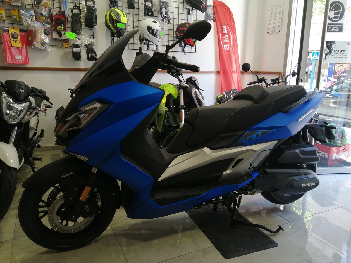 MotosEgea's tweet photo. Entrega MUY especial esta que tenemos hoy entre manos, twitter@s. Otra flamante @WottanMotor Storm-S 300 que sale a rodar por #almería y nosotros, siempre, muy agradecidos a su nuevo dueño 👍👍👍👍 https://t.co/ucLVKKLEsv