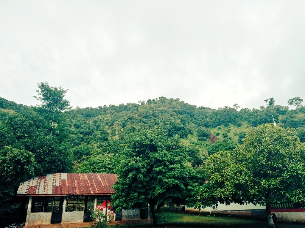 kichijacob's tweet photo. Cieh yang jam segini masih di kantor.. kami mah jam segini sudah di bawah kaki bukit pedesaan 😎 https://t.co/bwB4QKtrmY