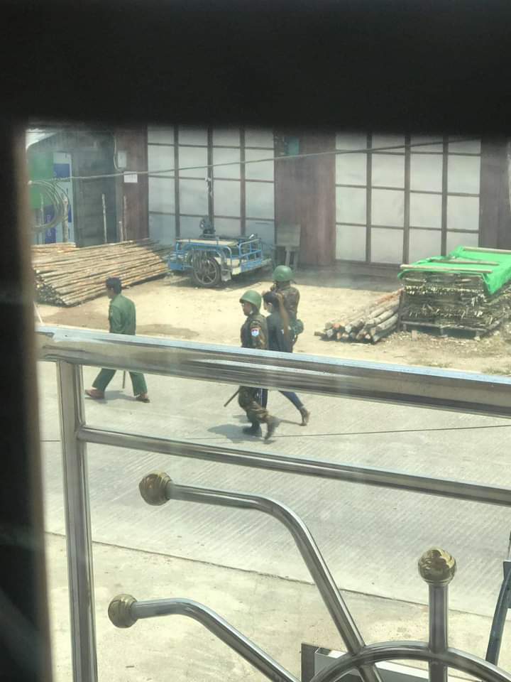 Zinlayy3's tweet photo. TW//Myeik 
The Terrorists Group Of Military Coup being violently crackdown to protesters that 4 people have been injured and a young girl are arrested. 
#WhatsHappeningInMyanmar
#Mar26Coup https://t.co/lsZdx9lmMM