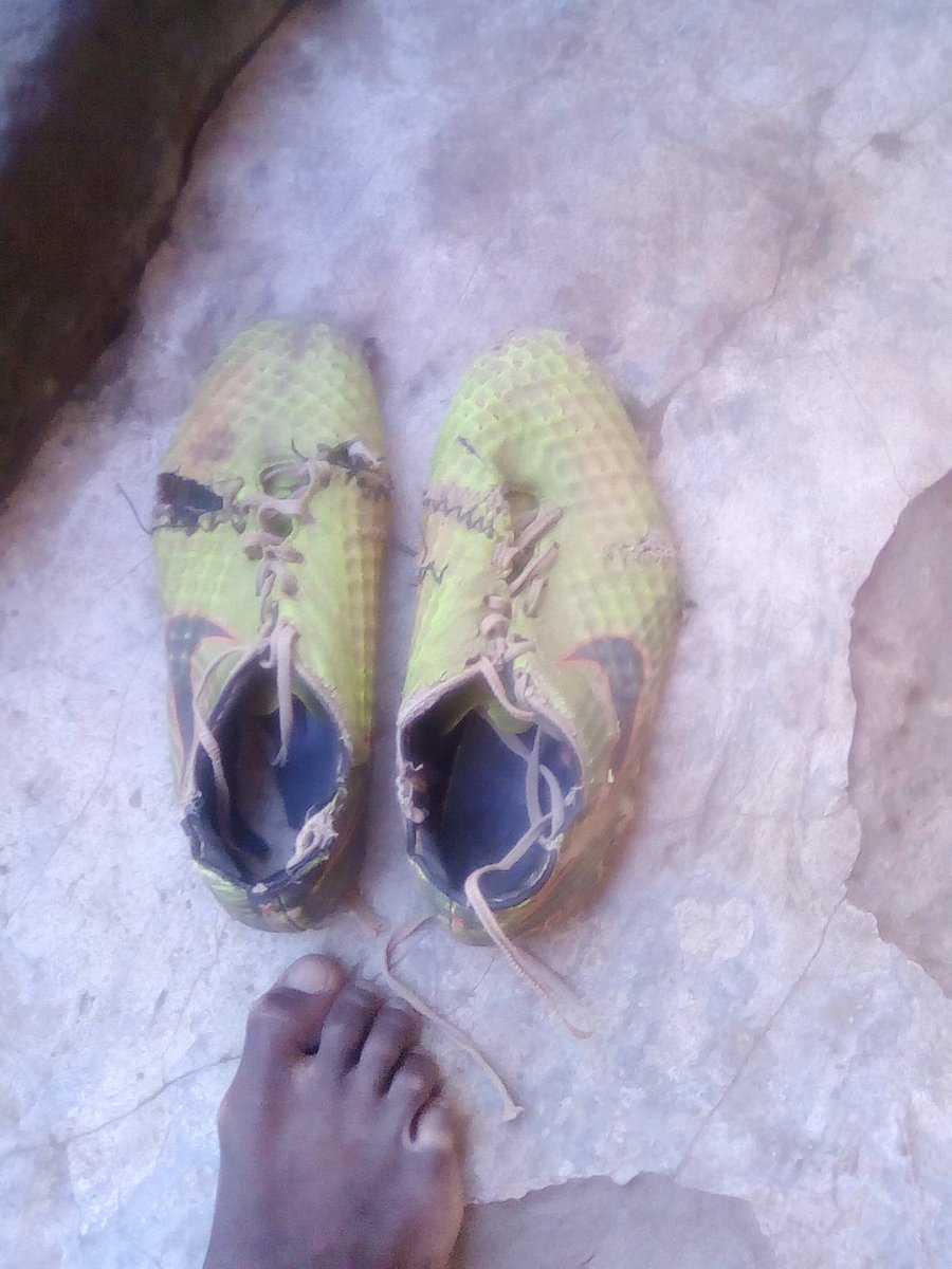 Augusto68541897's tweet photo. @Alams96 @Sporting_CP Essas são as minhas chuteiras tenho 3 anos com essas chuteiras https://t.co/DYMPGes8Ka