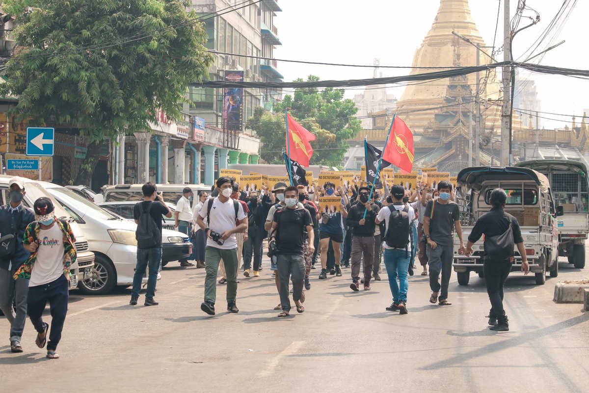 dvbburmese's tweet photo. Among very tight security, a group of youth successfully anti-coup protesting at downtown Sule this morning.
လုံခြုံရေးတင်းကျပ်နေတဲ့ကြား ရန်ကုန်မြို့လယ် မနက် (၁၀)နာရီက လူငယ်ပြောက်ကျား သပိတ်တစ်ခုပြုလုပ်နိုင်ခဲ့။ 
#Mar26Coup #RejectMilitaryCoup #WhatIsHappeningInMyanmar https://t.co/Zq3WKFcttu