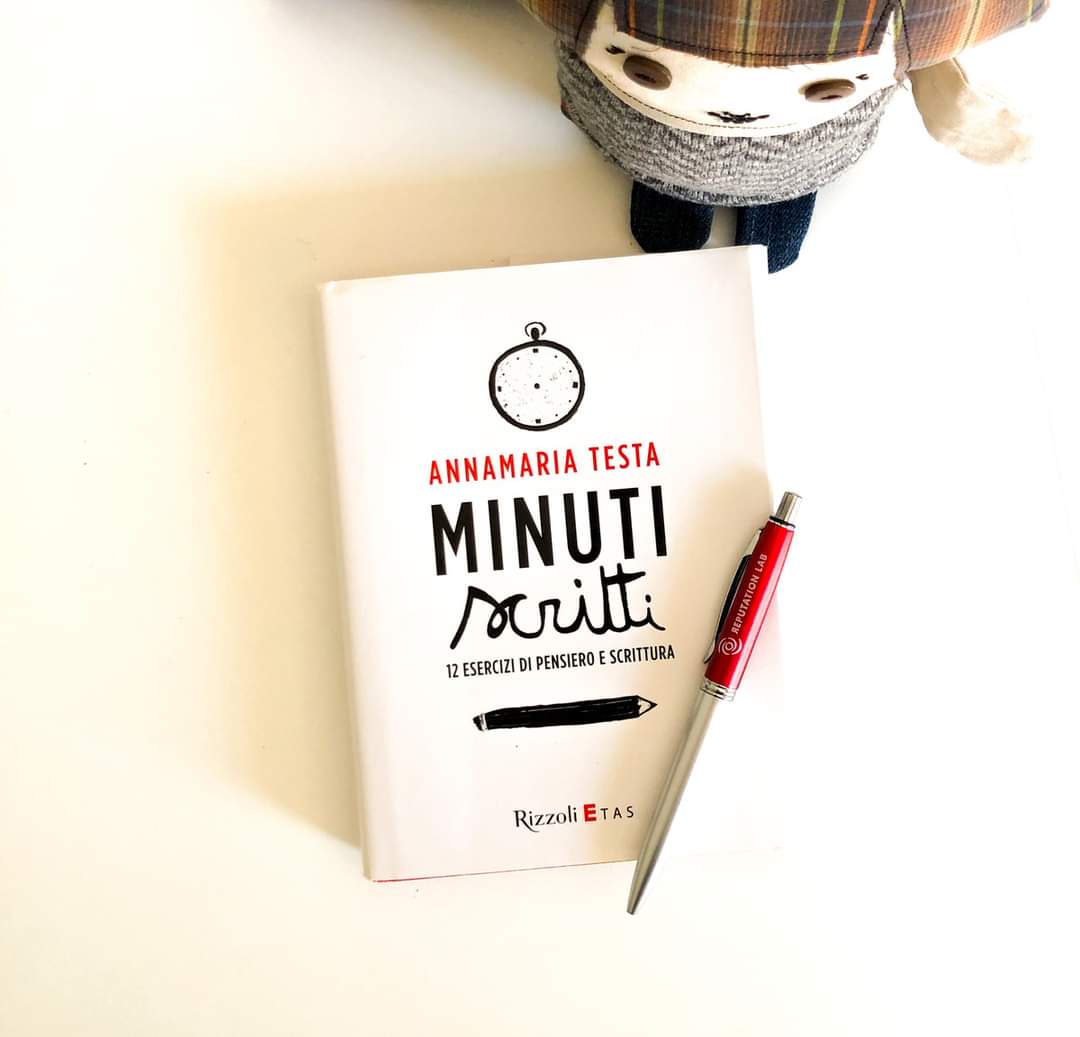 Reputation_Lab's tweet image. Esistono trucchi per scrivere bene? No, ma con "Minuti scritti. 12 esercizi di pensiero e scrittura" di 
Annamaria Testa, scoprirete come allenare il pensiero, la scrittura e la creatività. Leggete sui nostri canali social la recensione.
#booklab #recensione