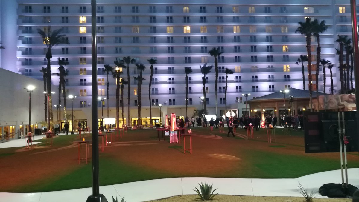 E Hollywood (@ehollywood17) on Twitter photo 