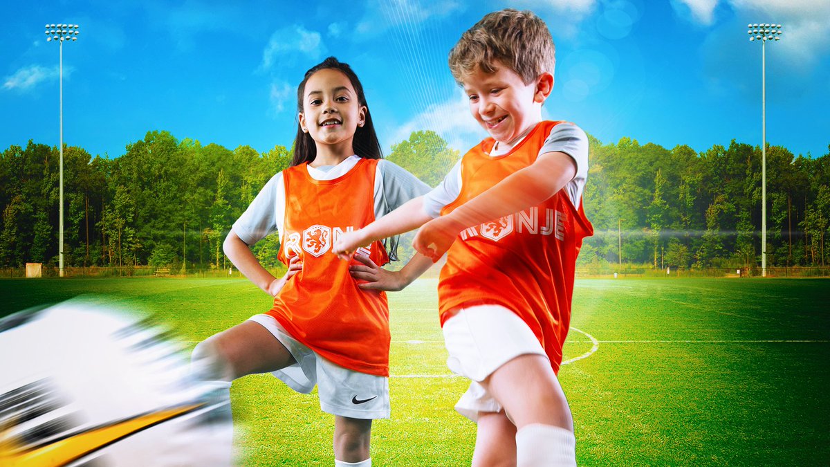 KNVB's tweet photo. Wil jouw vereniging ook nieuwe leden werven? Organiseer dan een Oranjefestival! 

Meld jouw vereniging aan en ontvang o.a. unieke ‘Oranje’-hesjes! ⚽️

Meer weten? ➡️ https://t.co/HX78B1U9OQ https://t.co/mwbwMPNts5