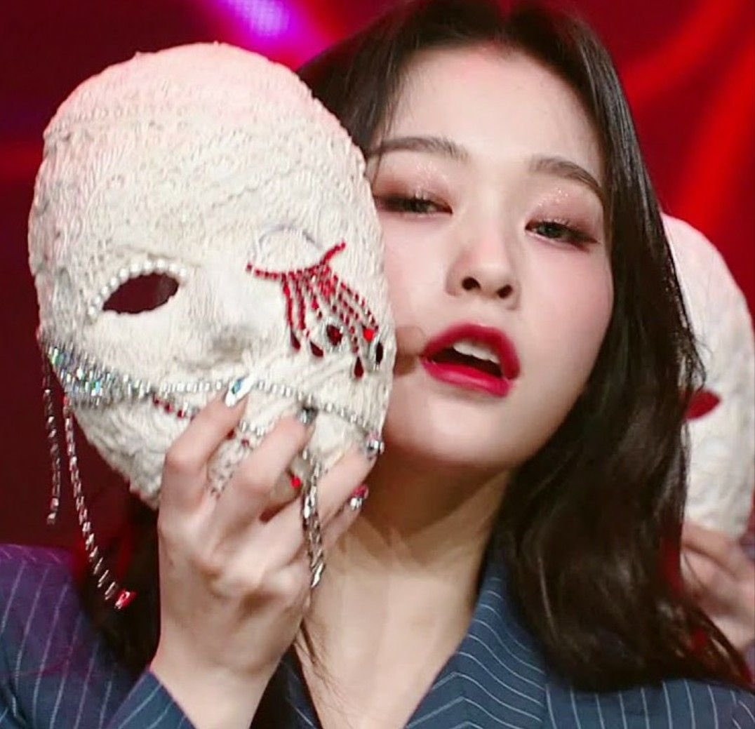 I’m most looking forward to the new solo performances! It shows off their individuality! #My_DC_CROSSROADS This is the prop replica I’m currently working on of Gahyeon’s mask from Scream <a href="/_mymusictaste/">MyMusicTaste</a> <a href="/hf_dreamcatcher/">드림캐쳐 Dreamcatcher</a> #Dreamcatcher #드림캐쳐