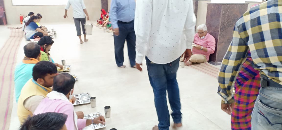 ShriVishwanath's tweet photo. श्री काशी विश्वनाथ मंदिर अन्नक्षेत्र में आज दिनांक 26-03-2021 को अमिता अग्रवाल जी के सहयोग द्वारा श्रद्धालुओं को भोजन कराया गया
#Annkshetra #Anndan #Bhojan #Prasad #Shrikashivishwanath #MataAnnpurna https://t.co/0YKpJmINJN