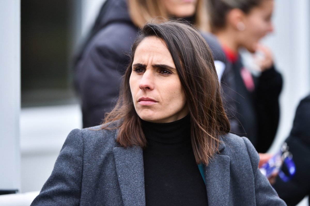 ActuFoot_'s tweet photo. Jessica Houara sur l’égalité des salaires hommes / femmes dans le football :

« Le foot est une économie et les clubs sont des entreprises. Quel club va sortir des gros chèques alors que le retour sur investissement est nul voir négatif ? Soyons réalistes. »

(Twitter) https://t.co/Zly5wati4f