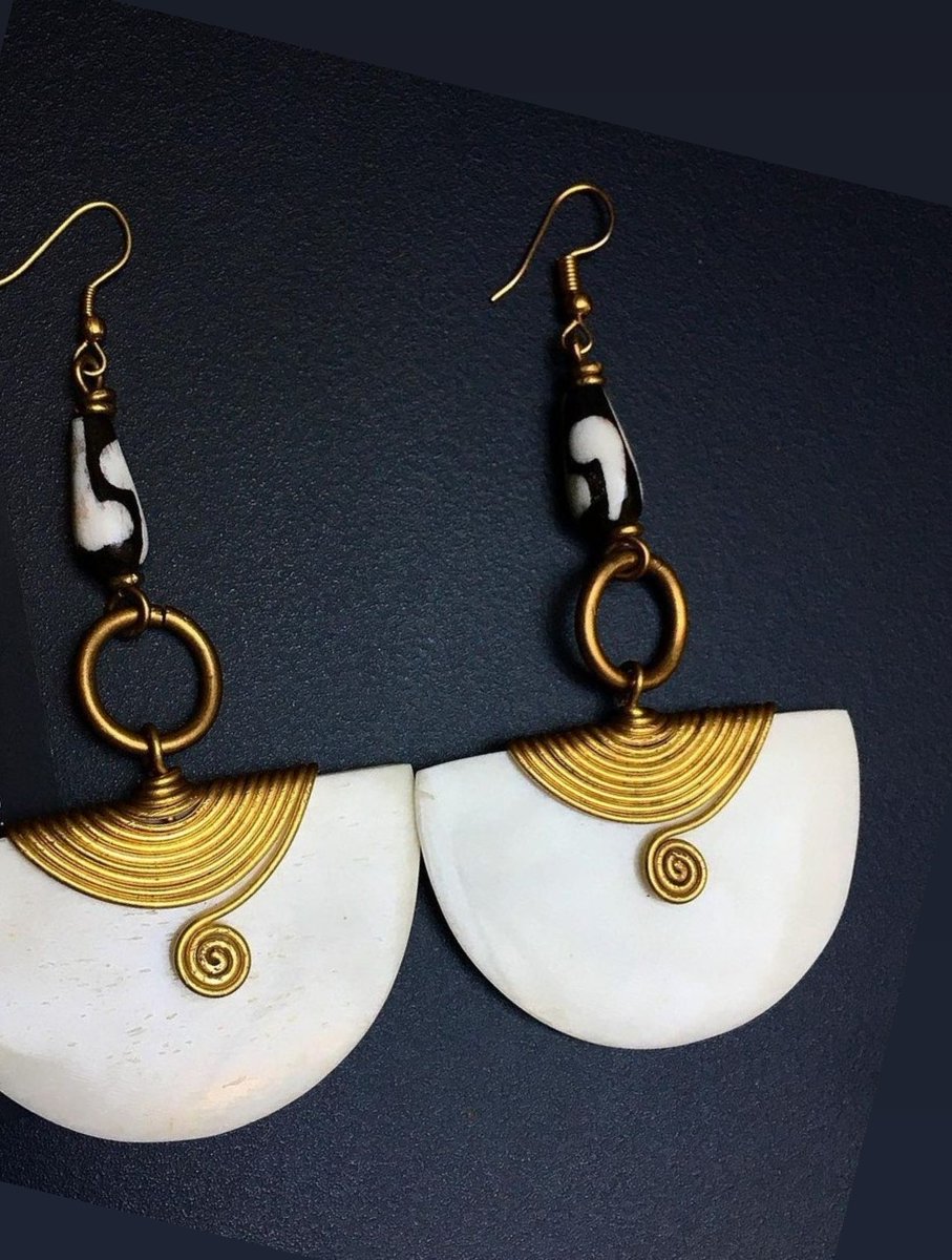 FamAfrican's tweet photo. Shop with us today
@350/=
#handmadeinkenya #womeninbusiness #blackownedbusiness #nairobikenya #womensfashion #trending #girlsgifts #giftshop #earringsmadeinkenya #nairobibased #ad #MichaelJosephExposed #lockdown2021 https://t.co/iwx05aczfa